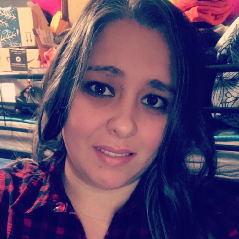 Meet your Posher, Cassandra